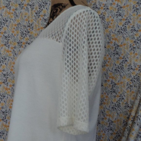 Elegant T-Shirt Style Top - Picture 5 of 7